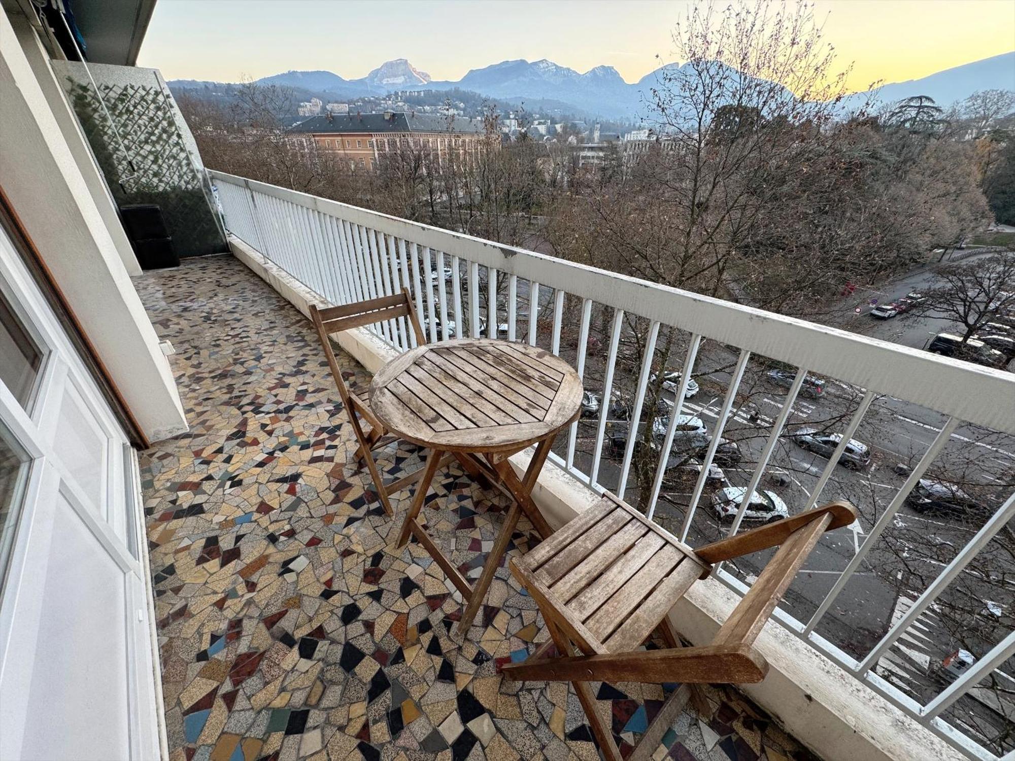 Logement Autour De Moi * * * * * Chambéry Exterior foto